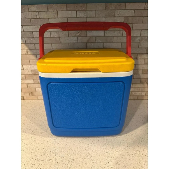 1980s Igloo Legend 10 Ice Chest Cooler Beach Blue Yellow Lid Red handle Retro US - Picture 3 of 4